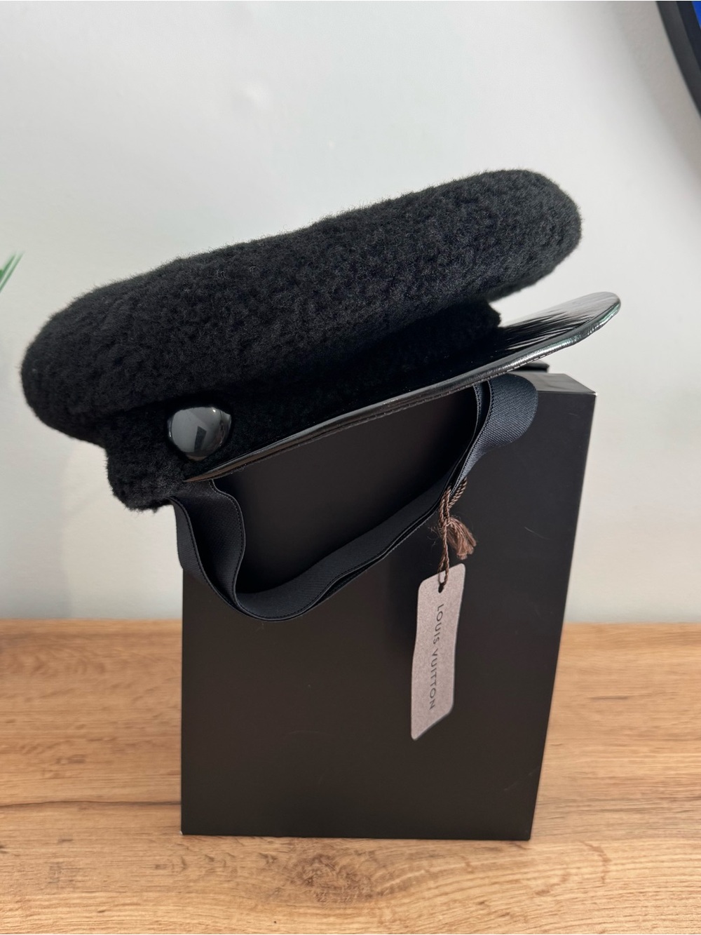 Rare Louis Vuitton Shearling Baker Boy Newsboy Cap Black Wool Hat New Condition